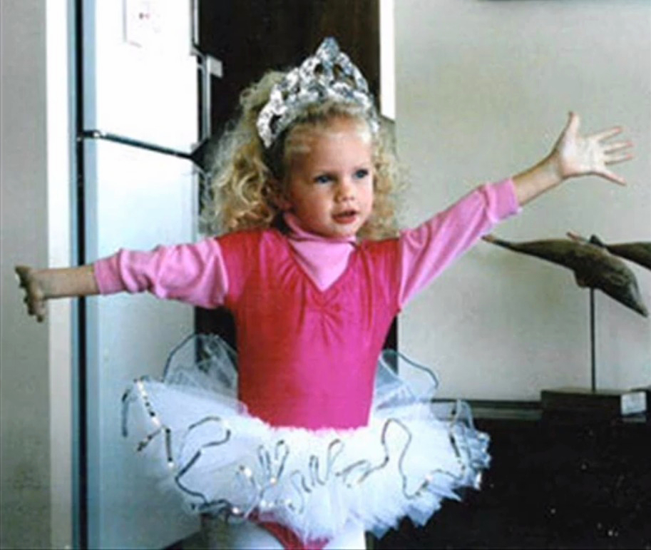 Taylor Swifts Childhood Pictures Taylor Swift Wiki Fandom