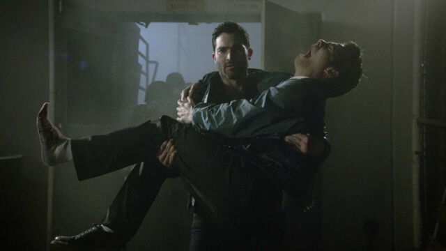 File:Tyler-Hoechlin-Dylan-O'Brien-Derek-carrying-Stiles-Teen-Wolf-Season-6-Episode-20-The-Wolves-of-War.jpg