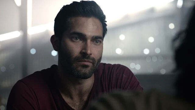 File:Tyler-Hoechlin-Derek-vs-hunters-Teen-Wolf-Season-6-Episode-19-Broken-Glass.jpg