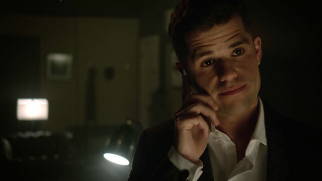 File:Charlie-Carver-Ethan-on-phone-Teen-Wolf-Season-6-Episode-17-Werewolves-of-London.jpg