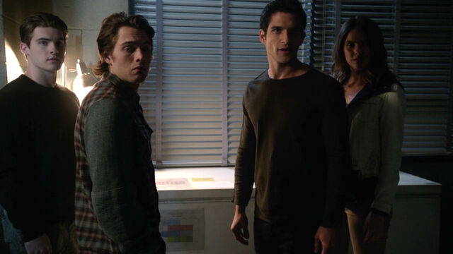 File:Cody-Christian-Dylan-Sprayberry-Tyler-Posey-Shelley-Hennig-Theo-Liam-Scott-Malia-Teen-Wolf-Season-6-Episode-17-Werewolves-of-London.jpg