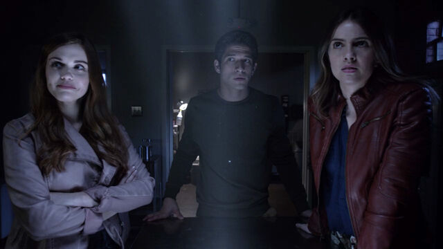 File:Holland-Roden-Tyler-Posey-Shelley-Hennig-Lydia-Scott-Malia-Teen-Wolf-Season-6-Episode-20-The-Wolves-of-War.jpg