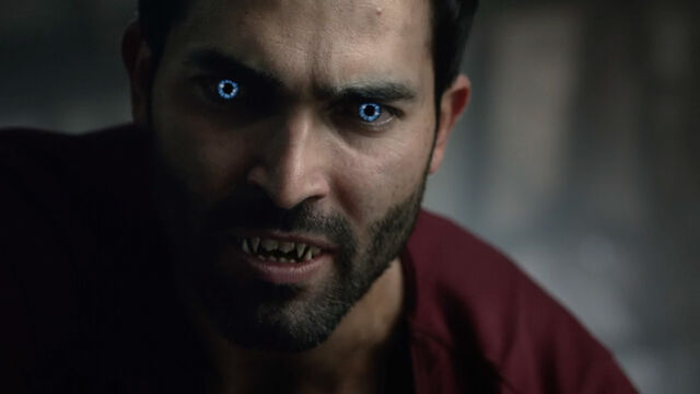 File:Tyler-Hoechlin-Derek-werewolf-blue-eyes-Teen-Wolf-Season-6-Episode-19-Broken-Glass.jpg