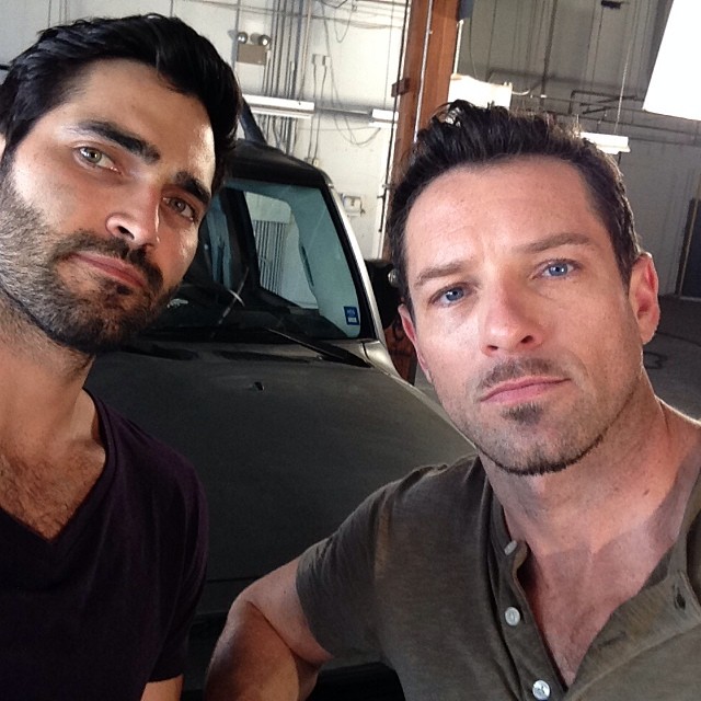 https://vignette.wikia.nocookie.net/teenwolf/images/8/83/Teen_Wolf_Season_4_Behind_the_Scenes_Tyler_Hoechlin_Ian_Bohen_selfie_June_30.jpg/revision/latest?cb=20140701141939