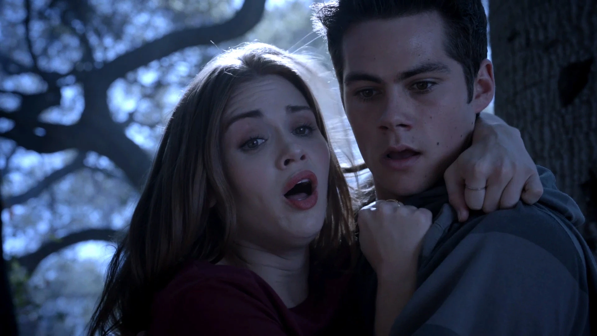 Bild Stiles hält Lydia.jpg Teen Wolf Wiki FANDOM powered by Wikia