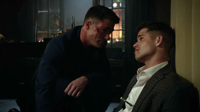 File:Colton-Haynes-Charlie-Carver-Jackson-Ethan-rescue-Teen-Wolf-Season-6-Episode-17-Werewolves-of-London.jpg