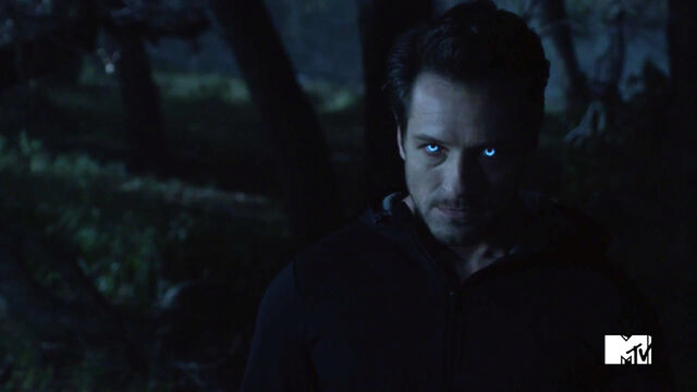 File:Ian-Bohen-Peter-ally-Teen-Wolf-Season-6-Episode-20-The-Wolves-of-War.jpg