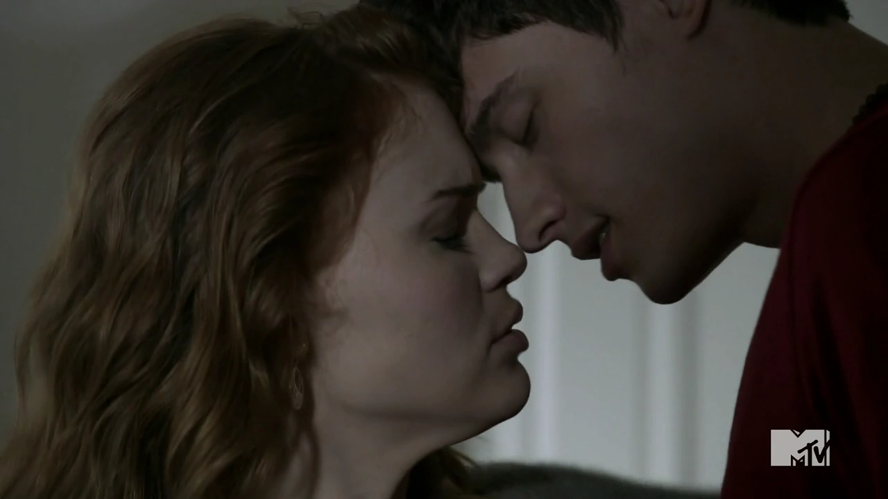 Image Kiss kiss.png Teen Wolf Wiki FANDOM powered by Wikia