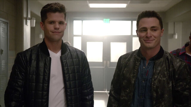 File:Charlie-Carver-Colton-Haynes-Ethan-Jackson-Beacon Hills-High-School-Teen-Wolf-Season-6-Episode-17-Werewolves-of-London.jpg