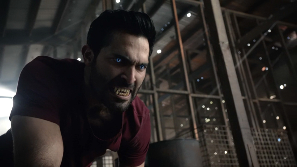 Image - Tyler-Hoechlin-Derek-blue-eyes-Teen-Wolf-Season-6-Episode-19 ...