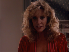 Mary-ellen-trainor-as-elizabeth