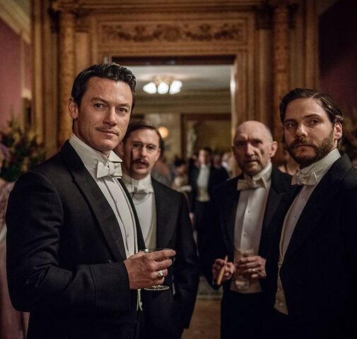 File:Alienist-Promo-Still-Ep-02-06-John-Moore-Roosevelt-Kreizler-Opera.jpg
