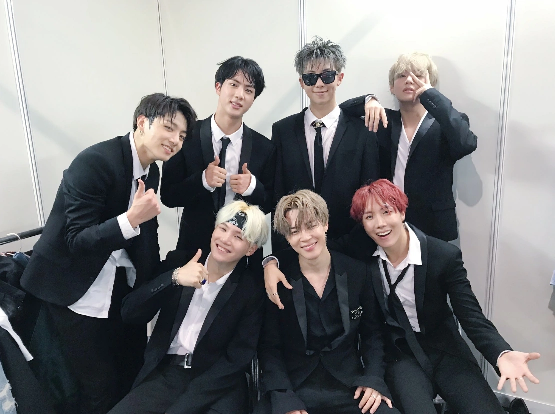 Image - BTS at MAMA 2017 Official Twitter Dec 1, 2017 (2).PNG | BTS