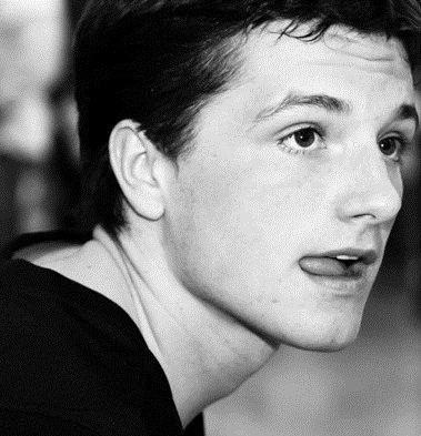 Josh hutcherson datování časové osy