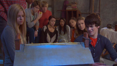 House-of-anubis-201-house-of-hello-back-to-the-attic-clip