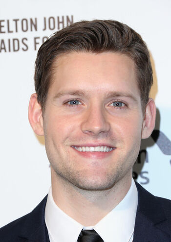 luke kleintank castle aids elton foundation john man oscars arrivals wikia viewing party part zimbio information