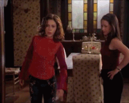 Résultat de recherche d'images pour "phoebe flying charmed"