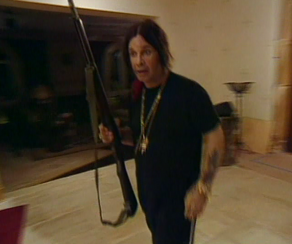 File:Ozzy has a gun.png