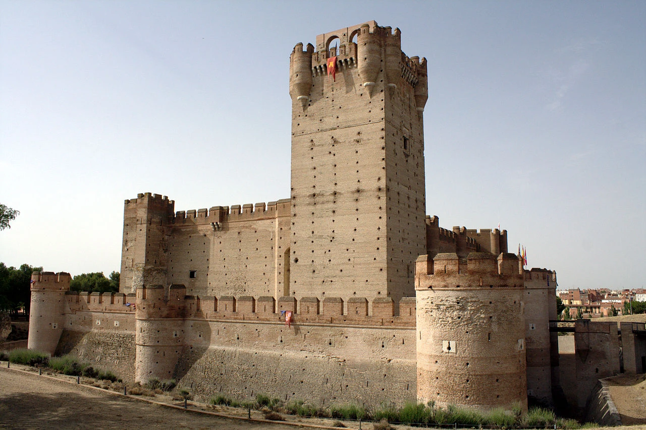 Imagen Castillo de la mota exterior.jpg Animuspedia FANDOM
