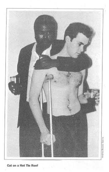 1999 Chicago Reader Newsphoto of Darryl Maximilian Robinson as Big Daddy and Drew Nye as Brick in Cat On A Hot Tin Roof by Razae Smith