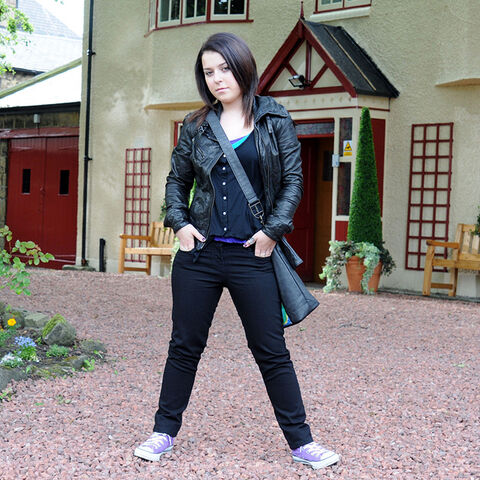 File:Tracy outside the DG.jpg