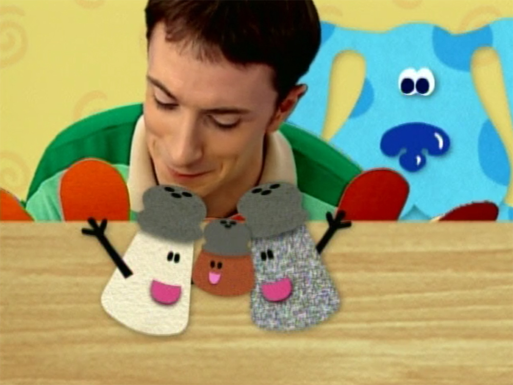 Image - Blue's Clues Mr. Salt and Mrs. Pepper Holding Paprika.jpg