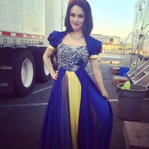 File:Snow White in Disney's Descendants (2015).jpg
