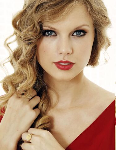 File:TaylorSwift.jpg