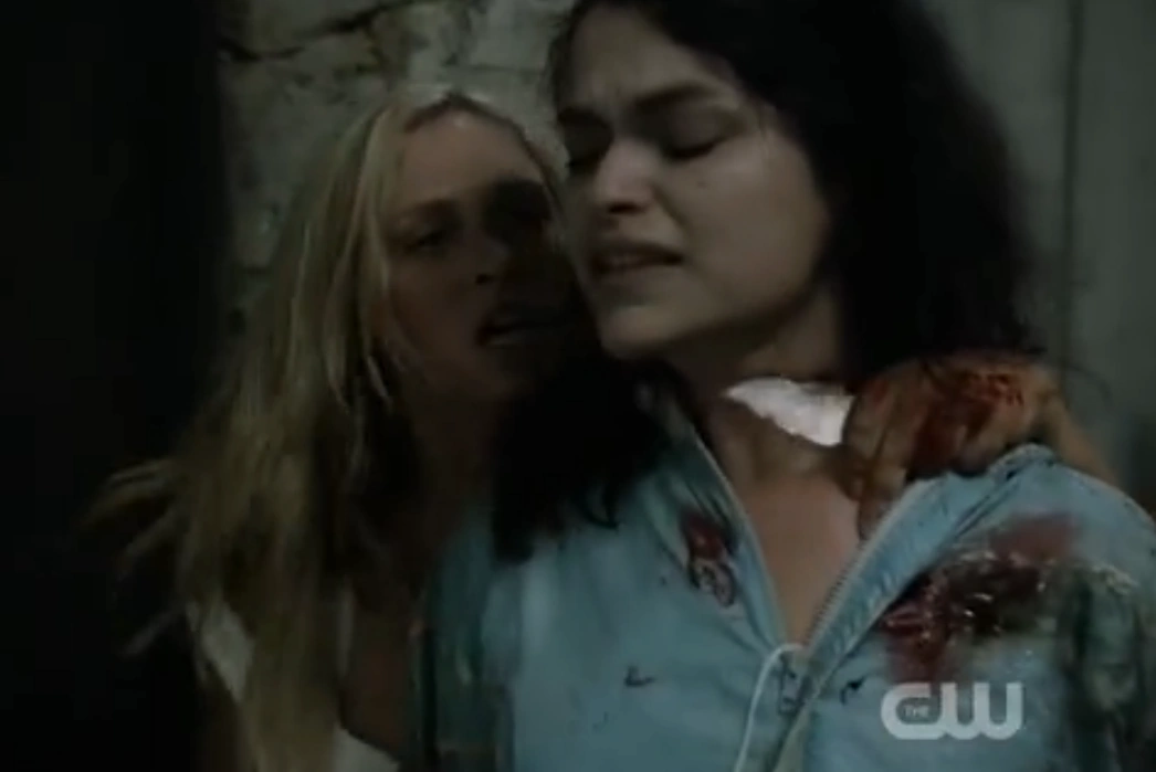 Image - T100-Clarke threatening Maya.png | The 100 Wiki | FANDOM