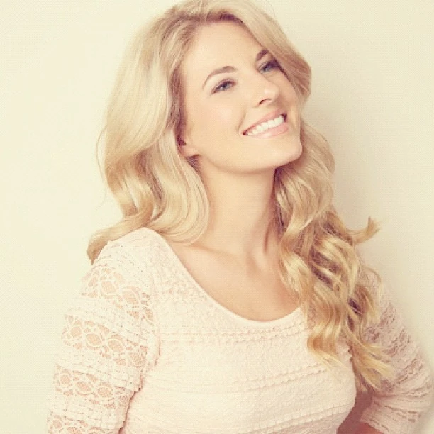 Image StephanieLeighSchlundCastasCashmereinTheHungerGames