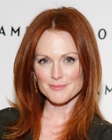 Julianne Moore The Hunger Games Wiki Fandom