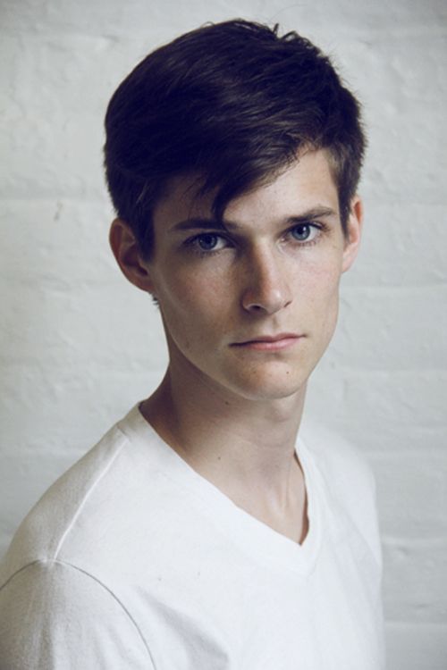 I m 22..dating a 19 year old help