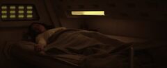 Katniss durmiendo en su compartimiento