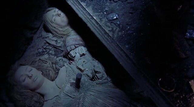 File:Von & Elizabeth (Dead).jpg