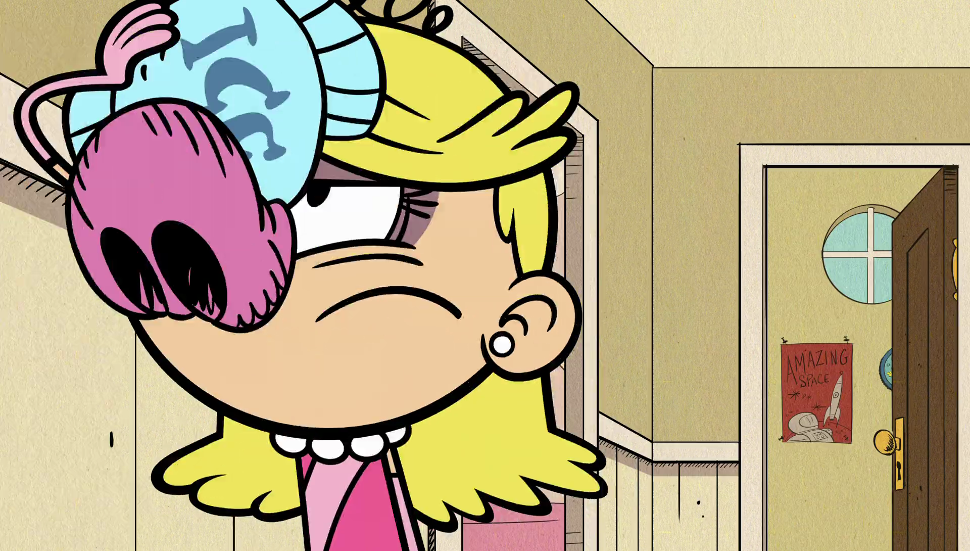 Image S1e11a Lola Running Away From Homepng The Loud House 
