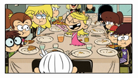 Lola comiendo pizza