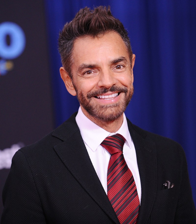 Eugenio Derbez overboard