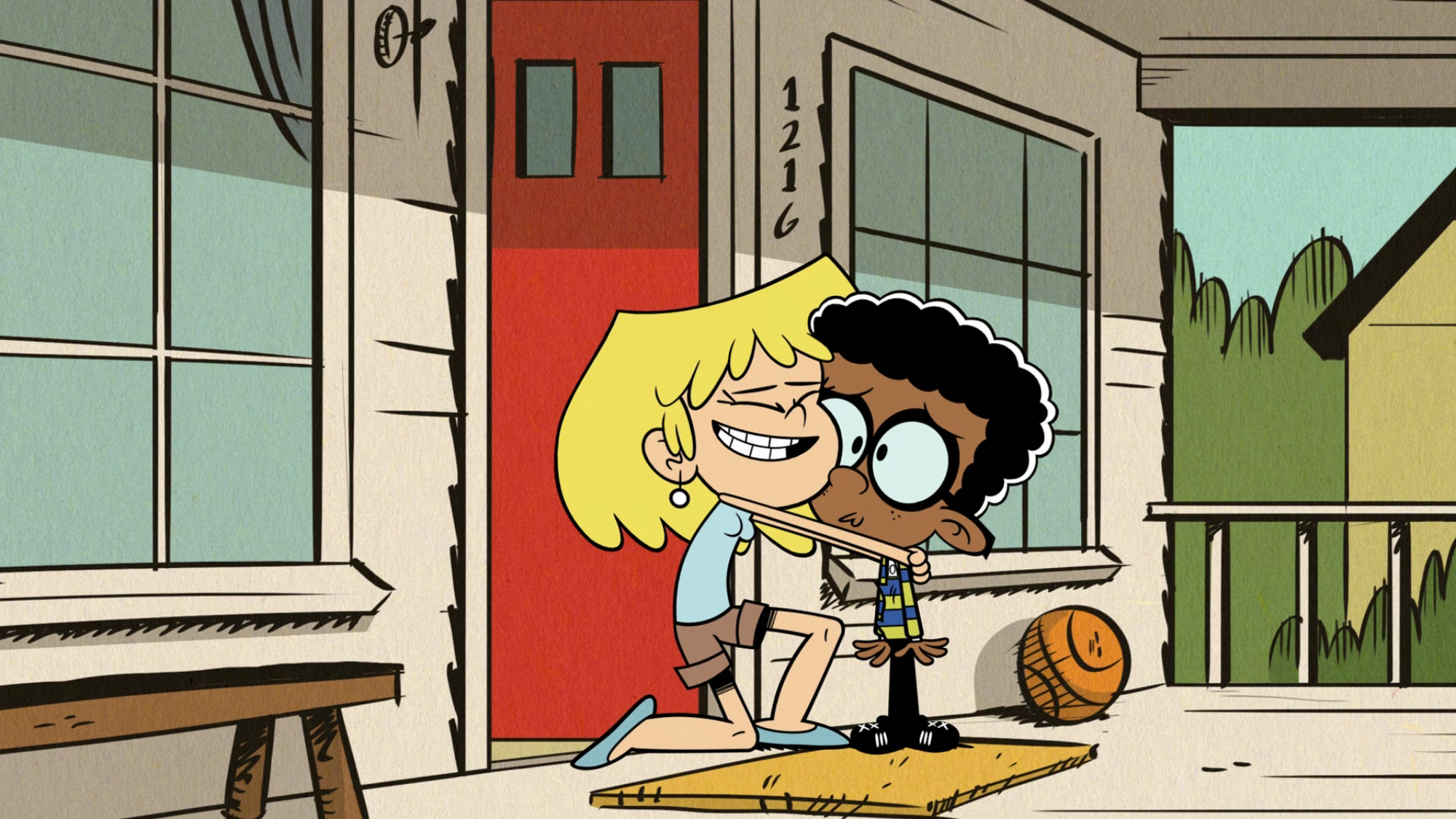 Image - S2E18A Lori hugs Clyde.png | The Loud House Encyclopedia