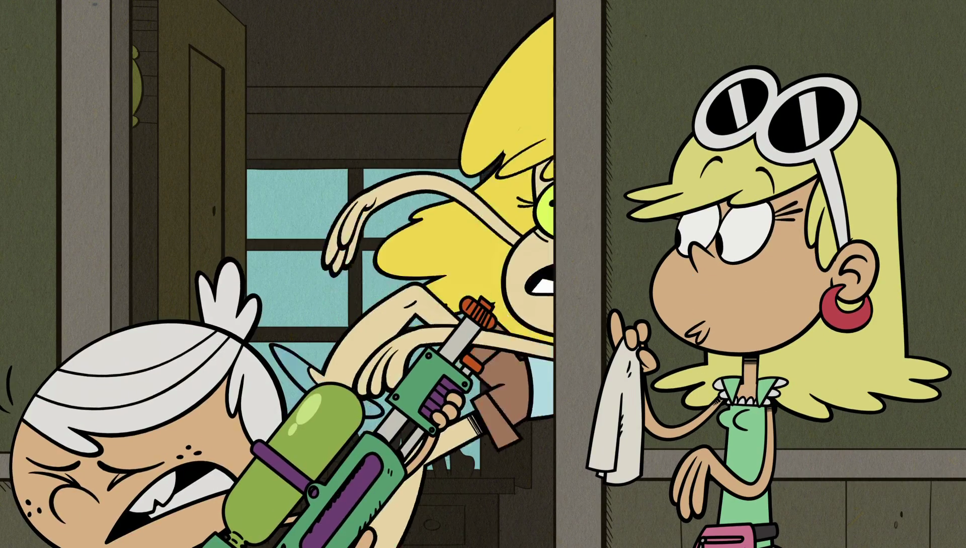 Image - S1E25B Linc bumps Lori away.png | The Loud House Encyclopedia ...