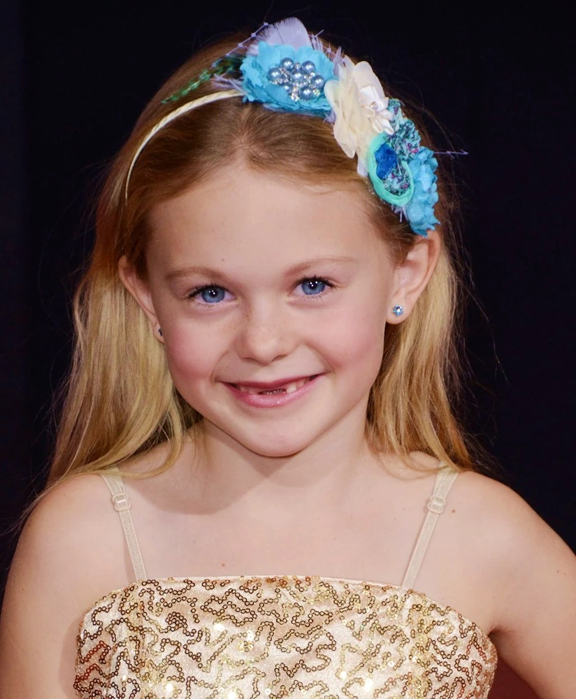 Isabella Cramp The Neighbors Wiki FANDOM powered by Wikia