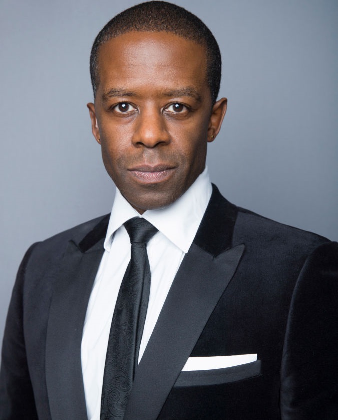 Den 55-år gammal 187 cm lång Adrian Lester i 2024