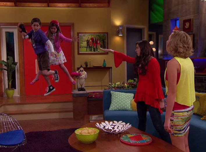Image - Phoebe floating Billy and Nora.jpg | The Thundermans Wiki ...