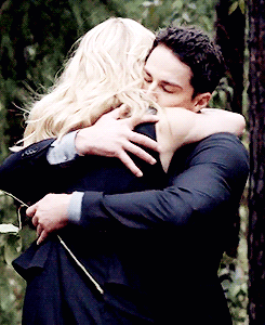 Tyler e Caroline
