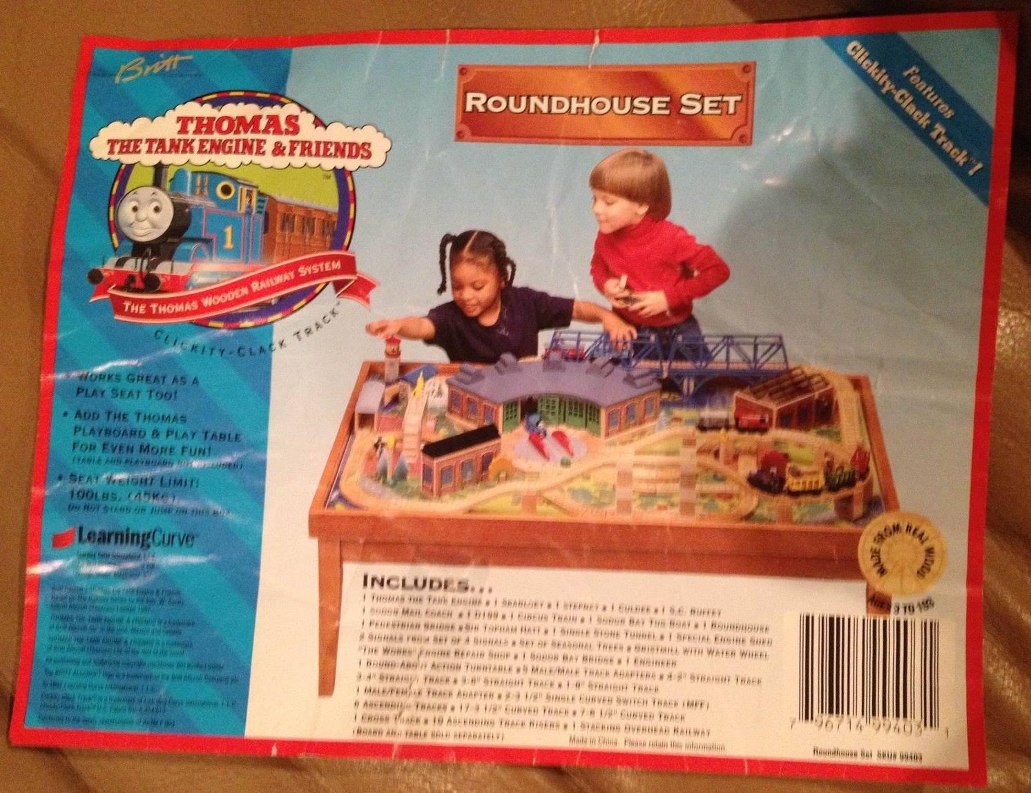 thomas wooden railway roundhouse set