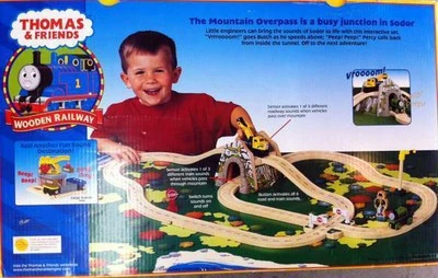 thomas the train mountain overpass set