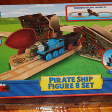thomas the train pirate ship figure 8 set