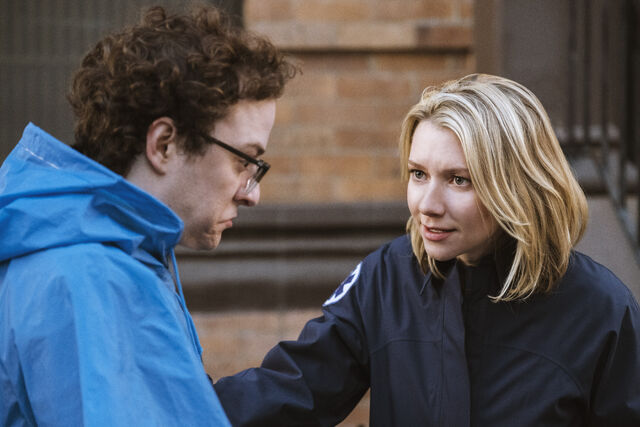 File:Dot talks to Arthur.jpg