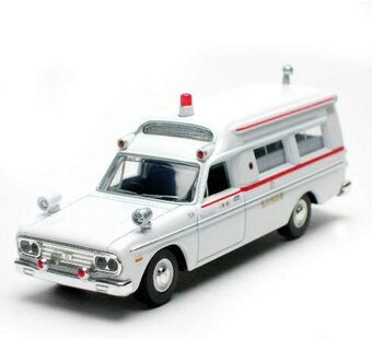 tomica toyota ambulance