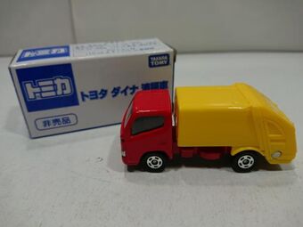 tomica toyota dyna