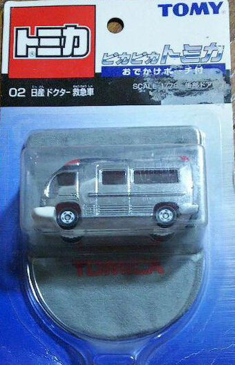 tomica nissan paramedic